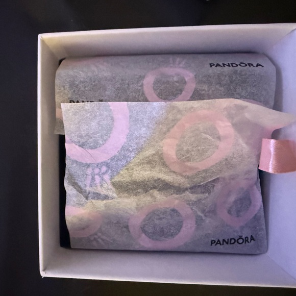 Pandora Moments Marvel Spider-Man Mask Clasp Bangle Bracelet - Picture 2 of 5